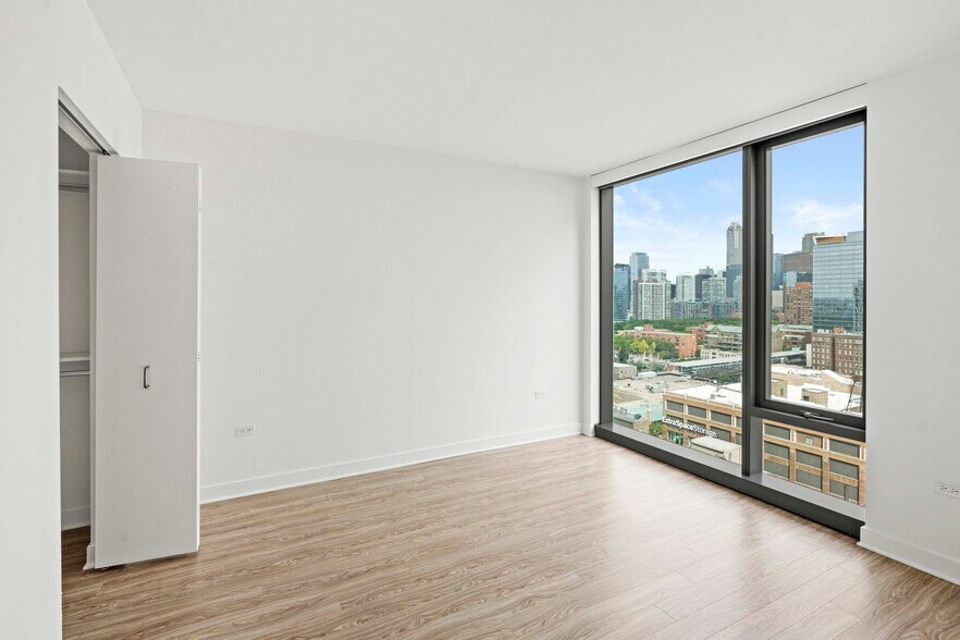 Building Photo - 1342 S Michigan Ave