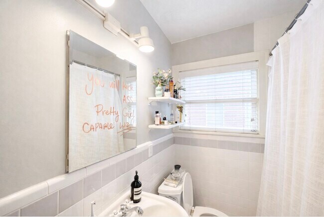 Building Photo - 1656 Kipling St