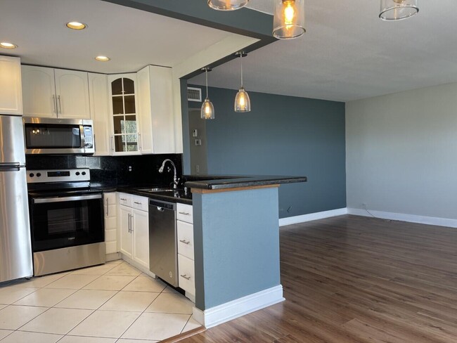 Building Photo - 457 Brittany Dr