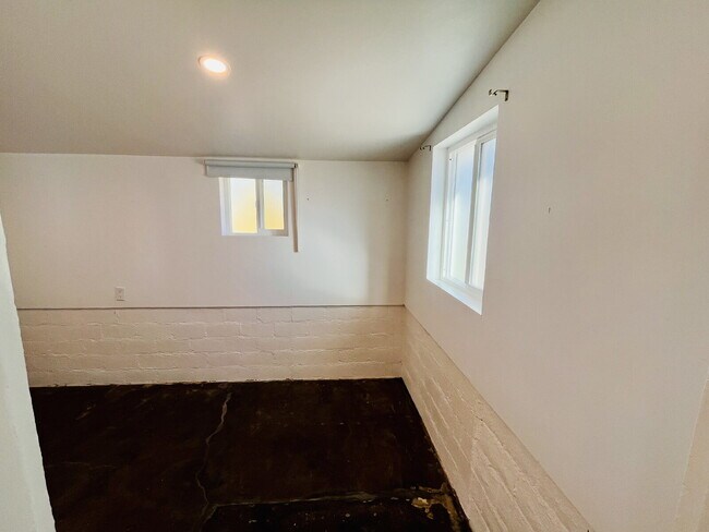 Building Photo - Adorable Studio Cabin near Joshua Tree Town Center