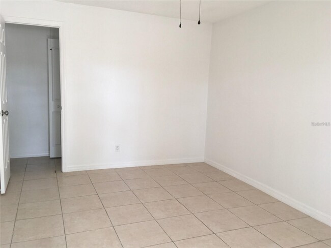 Building Photo - 451 Hickory St