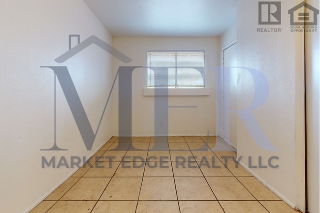 Building Photo - 5Bed/2Bath Home at 35th Ave/Cactus! $1799 ...