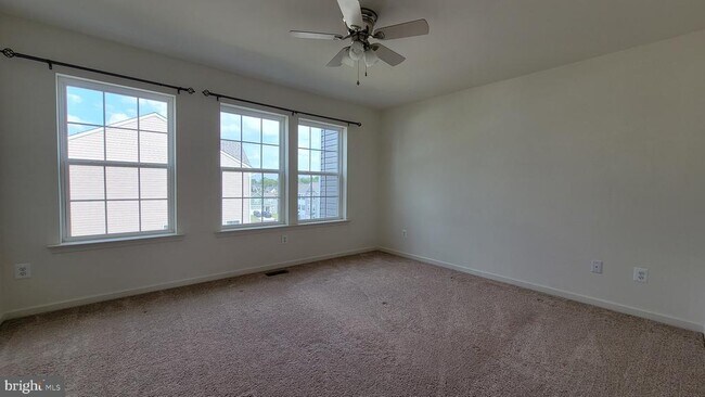 Building Photo - 39 Stafford Pl