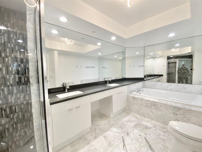 Building Photo - 16400 Collins Ave