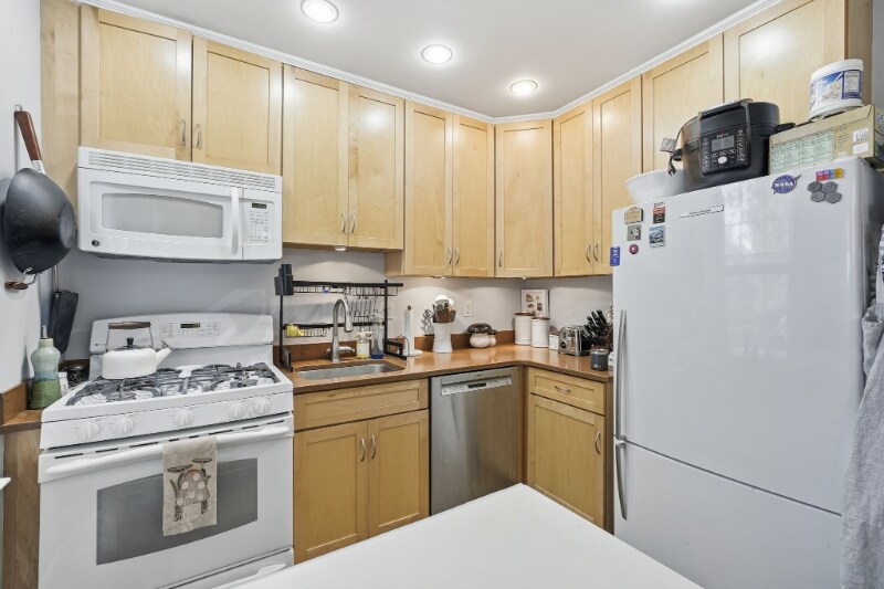 Building Photo - 2700 13th Rd S