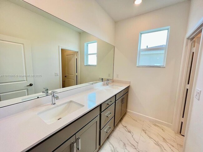 Building Photo - 1079 Haywagon Trl