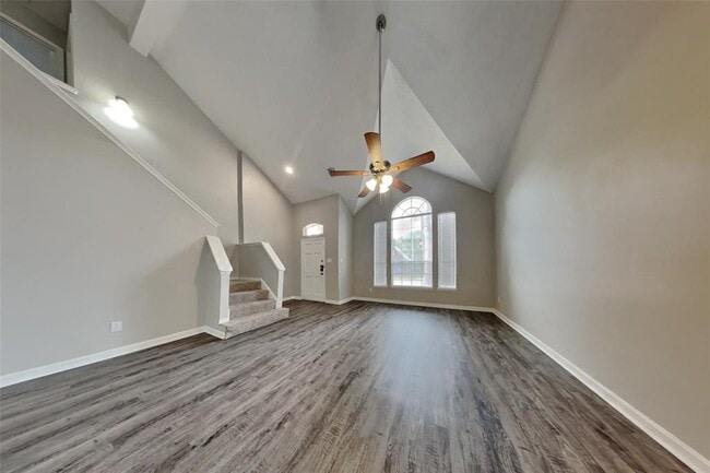 Building Photo - 20415 Drakewood Dr