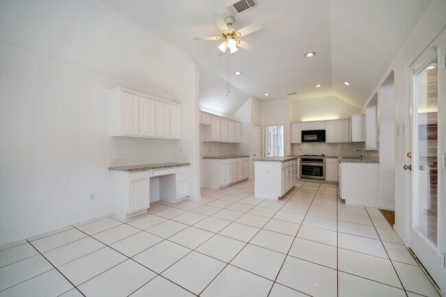 Building Photo - 1807 River Trail