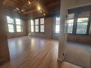 Building Photo - 331 S Peoria St