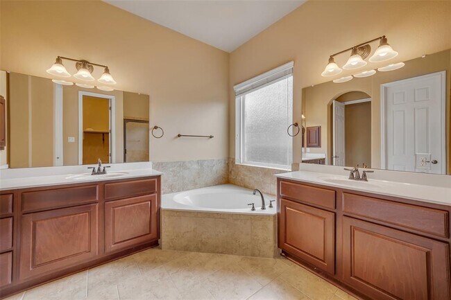 Building Photo - 10821 Crosbyton Ln