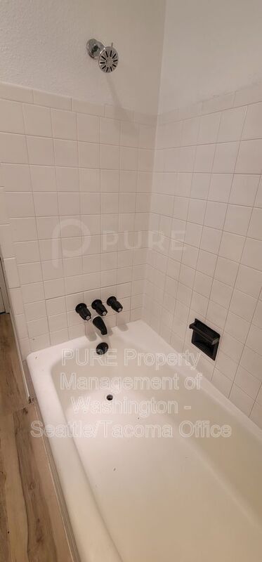 Building Photo - 920 S 68th St