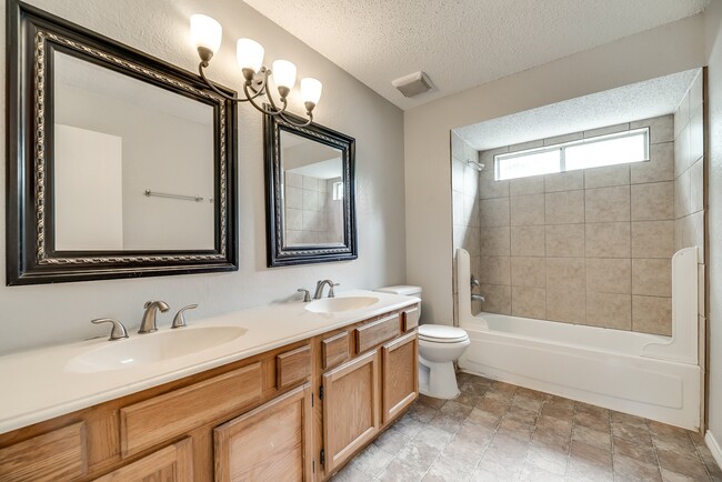 Building Photo - 4/2/2 in well established neighborhood