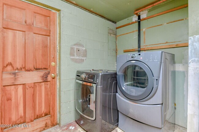 Building Photo - 204 Mill Creek Dr