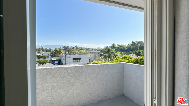 Building Photo - 2749 Griffith Park Blvd