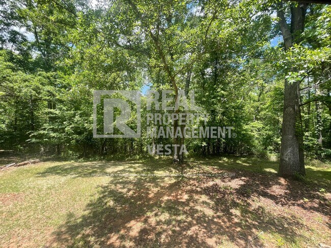 Building Photo - 102 River Chase Court-