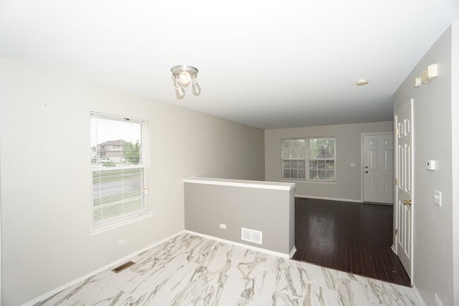 Building Photo - 2017 Grayhawk Dr