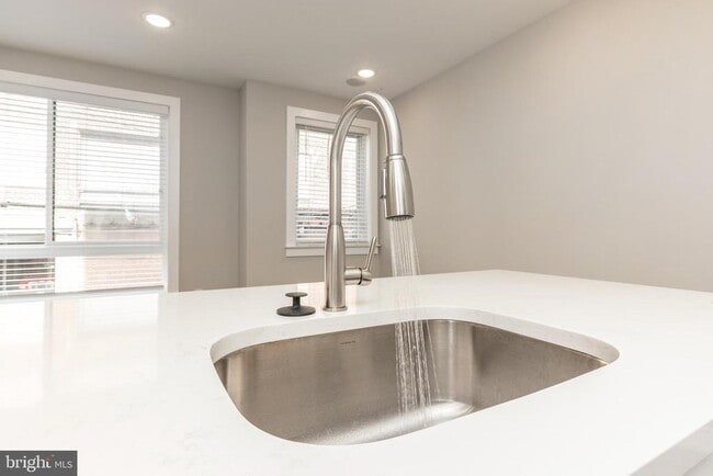 Building Photo - 1521 N Stillman St