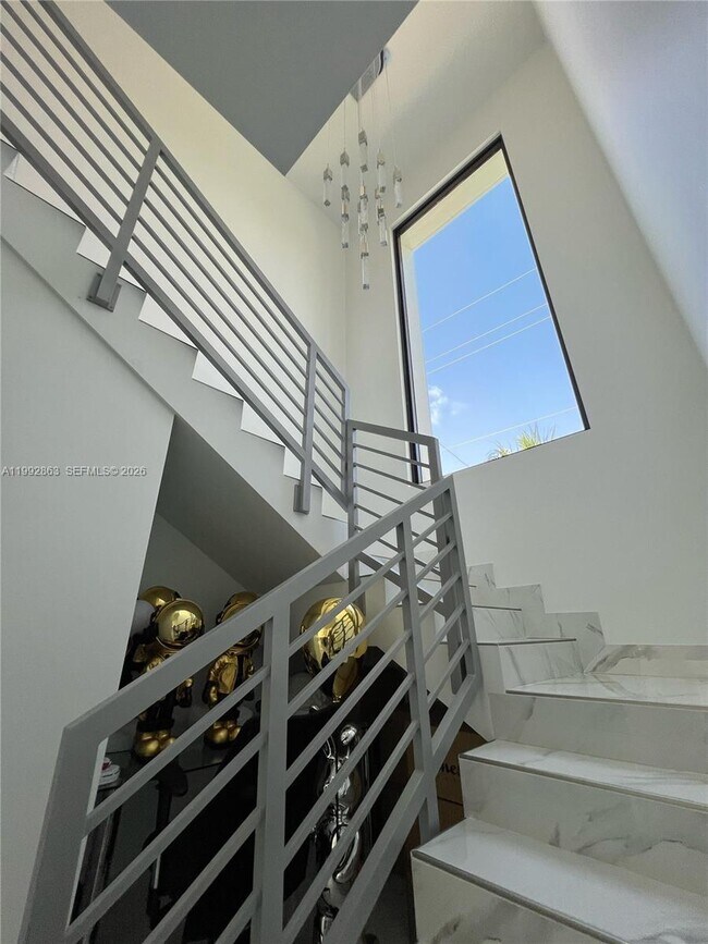 Building Photo - 2342 McKinley St