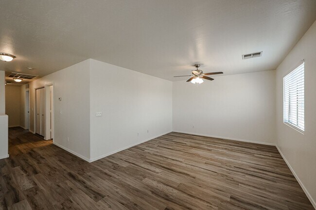 Building Photo - COMING SOON !!  4 BED 2.5 BATH, 2200+ SFT IN CAMELBACK RANCH, PHOENIX