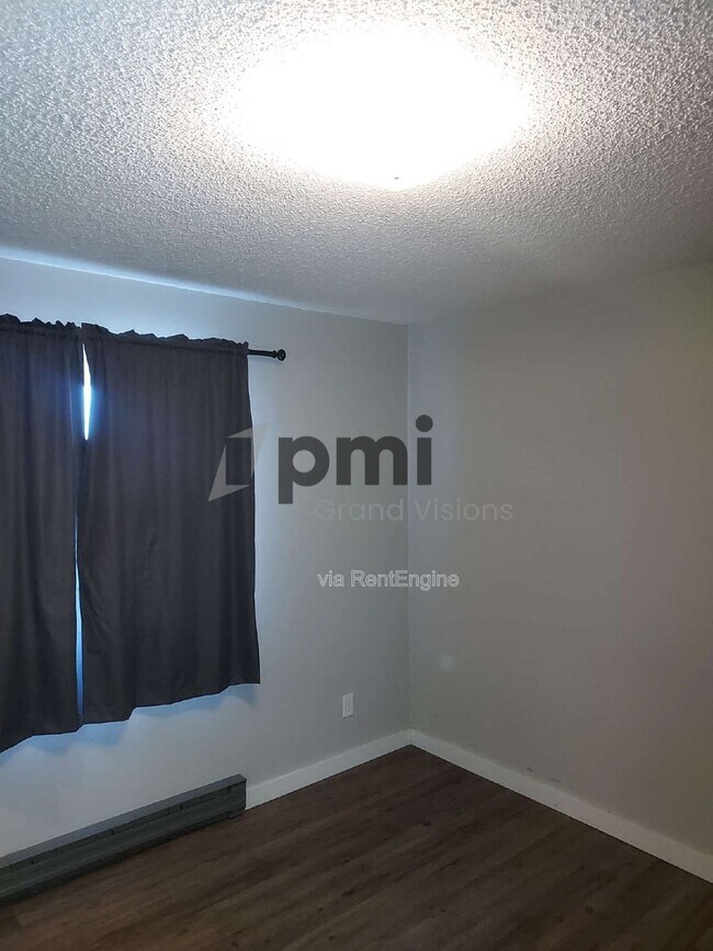 Building Photo - 465 E Main St