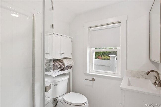 Building Photo - 19 Pine Ln