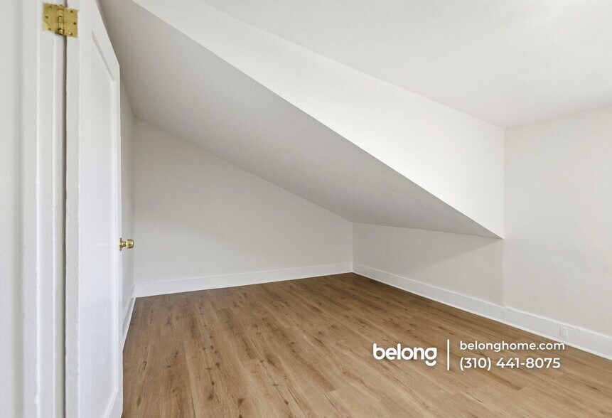 Building Photo - 1474 W Vernon Ave