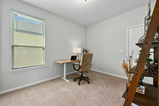 Building Photo - 105 Munk Ln