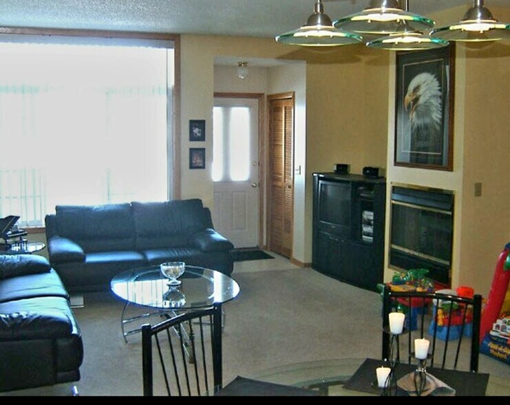 Building Photo - 4201 Merrimac Ln N