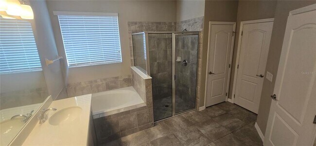 Building Photo - 7564 Bishop Square Dr