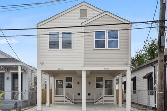 Building Photo - Newly Renovated 2BD/2.5BA with covered Driveway