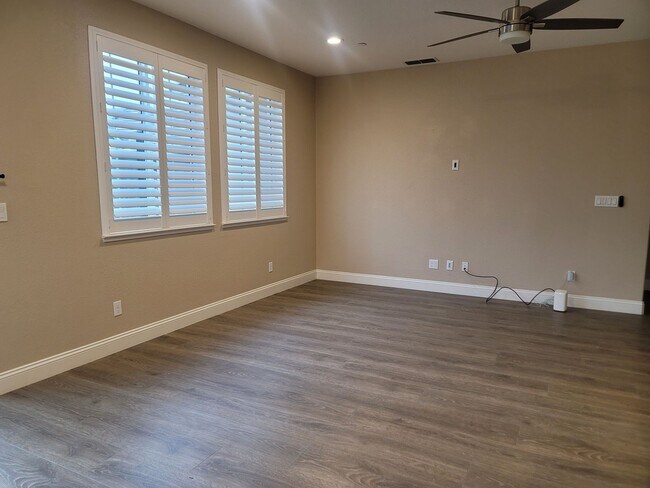 Building Photo - Lodi/Gated Community/Move in Ready