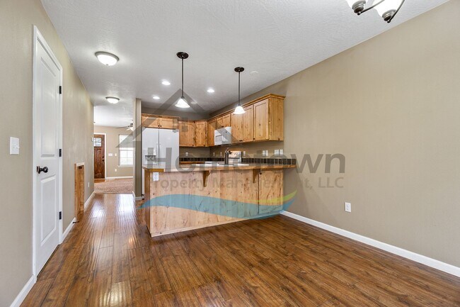 Building Photo - 3 Bedroom 3 Bathroom Home with Attached 2 Car Garage Available in Coeur d'Alene!