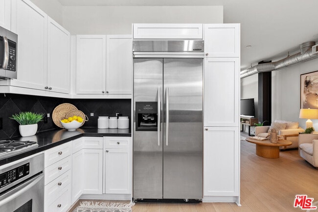 Building Photo - 5350 Playa Vista Dr