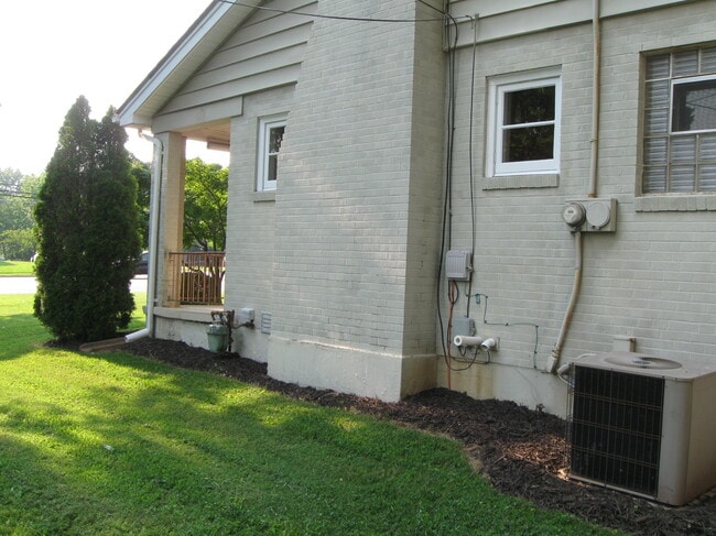 Building Photo - 9254 Sappington Rd