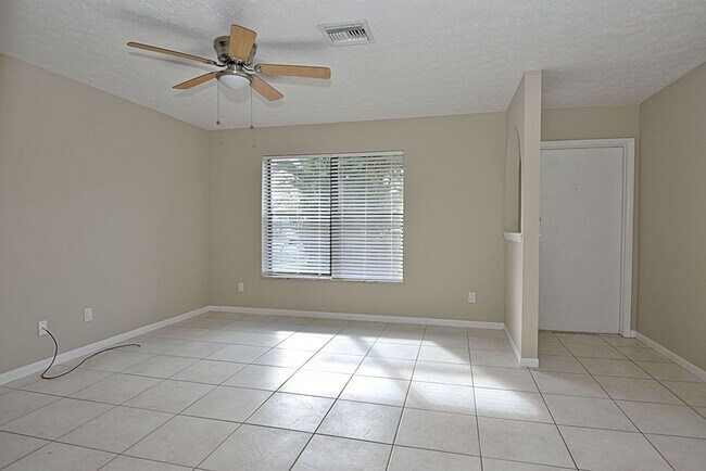 Living Room - 2953 SE Bamboo St