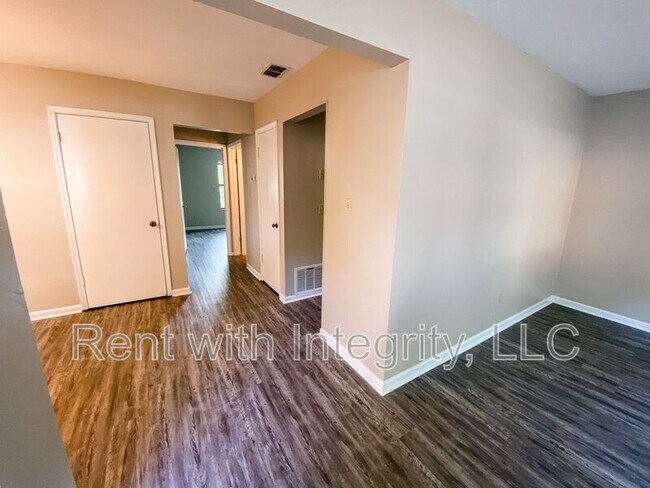 Building Photo - 1445 Willow Bend Way