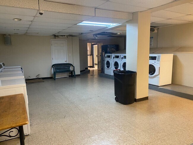 Building Photo - Lovely 2 BR/1 BA Condo in Columbia Heights!