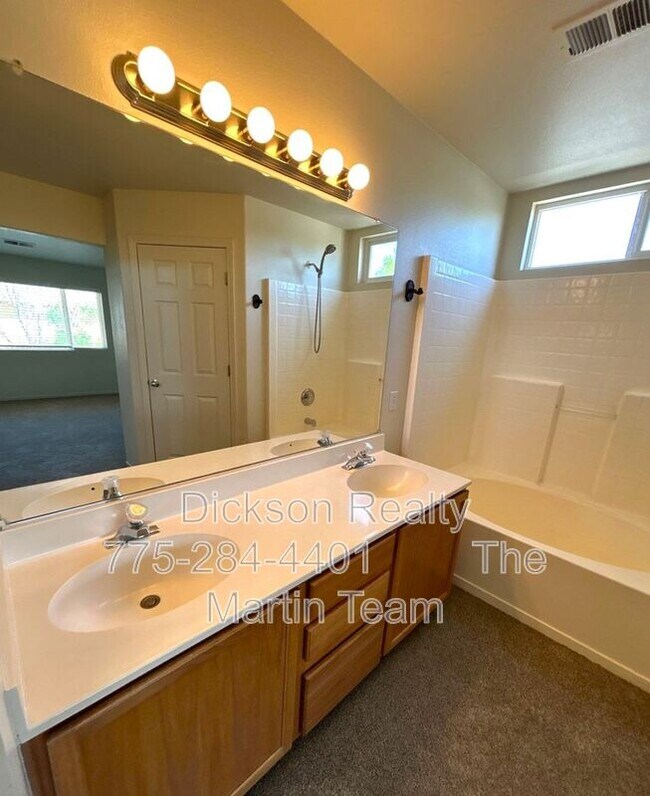 Building Photo - 5153 Lorenzo Ln