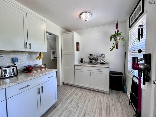 Building Photo - 4722 Florist St