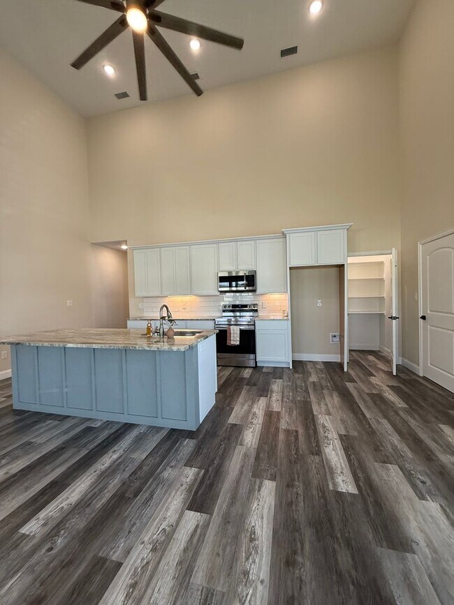 Building Photo - Beautiful modern Townhome in Peaster ISD NO Water Bill -  Fenced Yard - GATED: Spring Move in Spe...