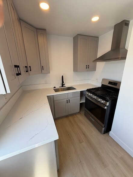 Building Photo - 478 S San Vicente Blvd