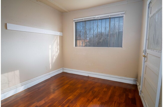 Building Photo - Great Home So Close to Downtown!