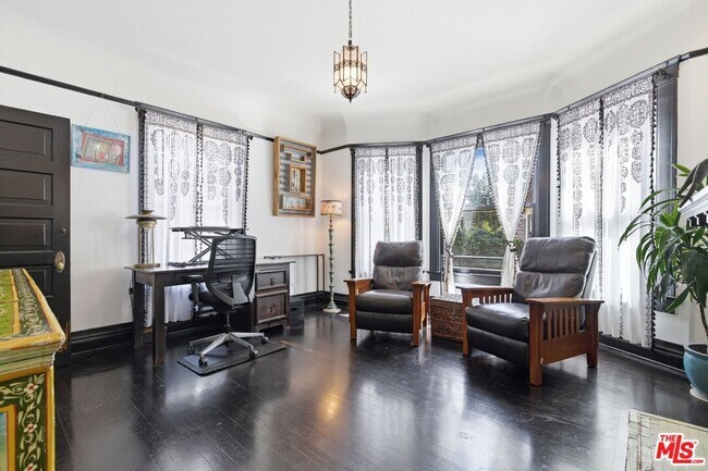 Building Photo - 2624 Van Buren Pl
