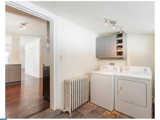Building Photo - Beautifully Renovated 4 Bedroom, 1.5 Bath ...