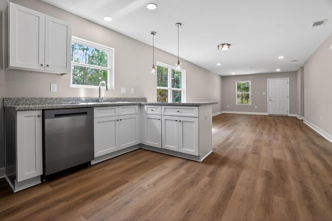 Building Photo - 7151 Tunica St