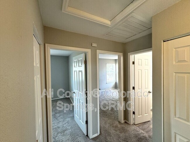 Building Photo - 5859 Instone Cir