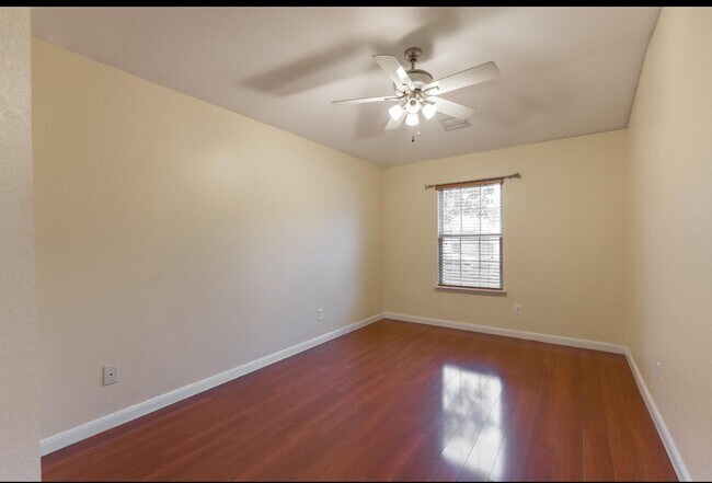 Building Photo - 3223 Legends Creek Dr