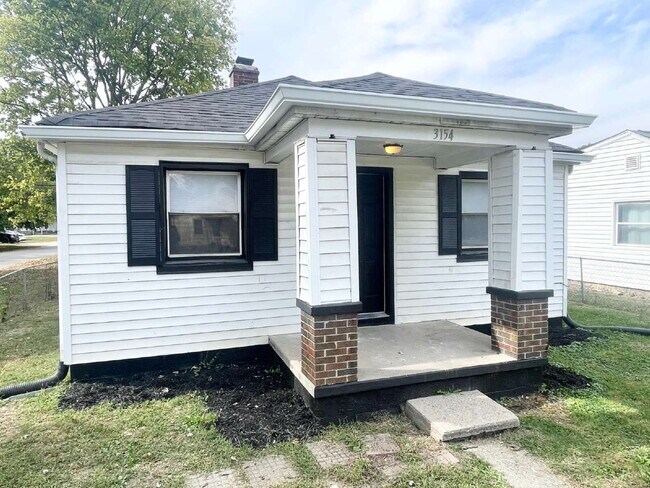 Building Photo - 4 bedroom HUGE attached, 2-car garage/workshop combo (has electricity