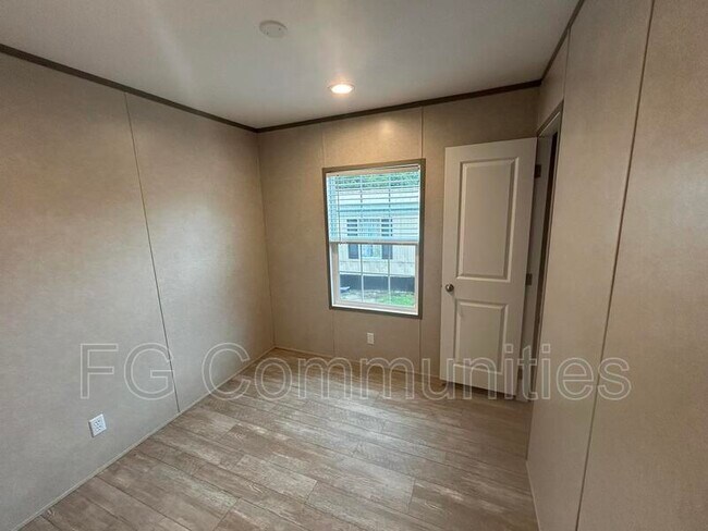 Building Photo - 129 Sides Meadow Dr