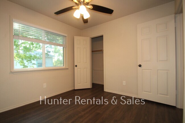 Building Photo - Won't Last!